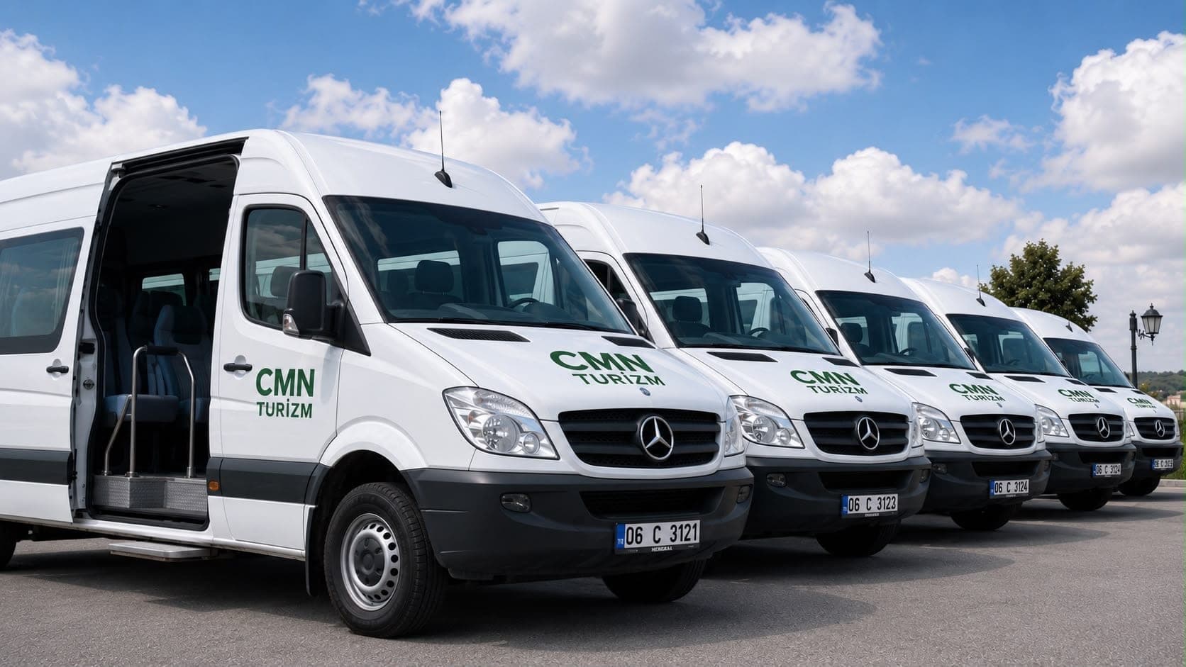 CMN Çimen Turizm personel servisi Mercedes Sprinter, kapısı açık ve iç koltuk düzeni görünür